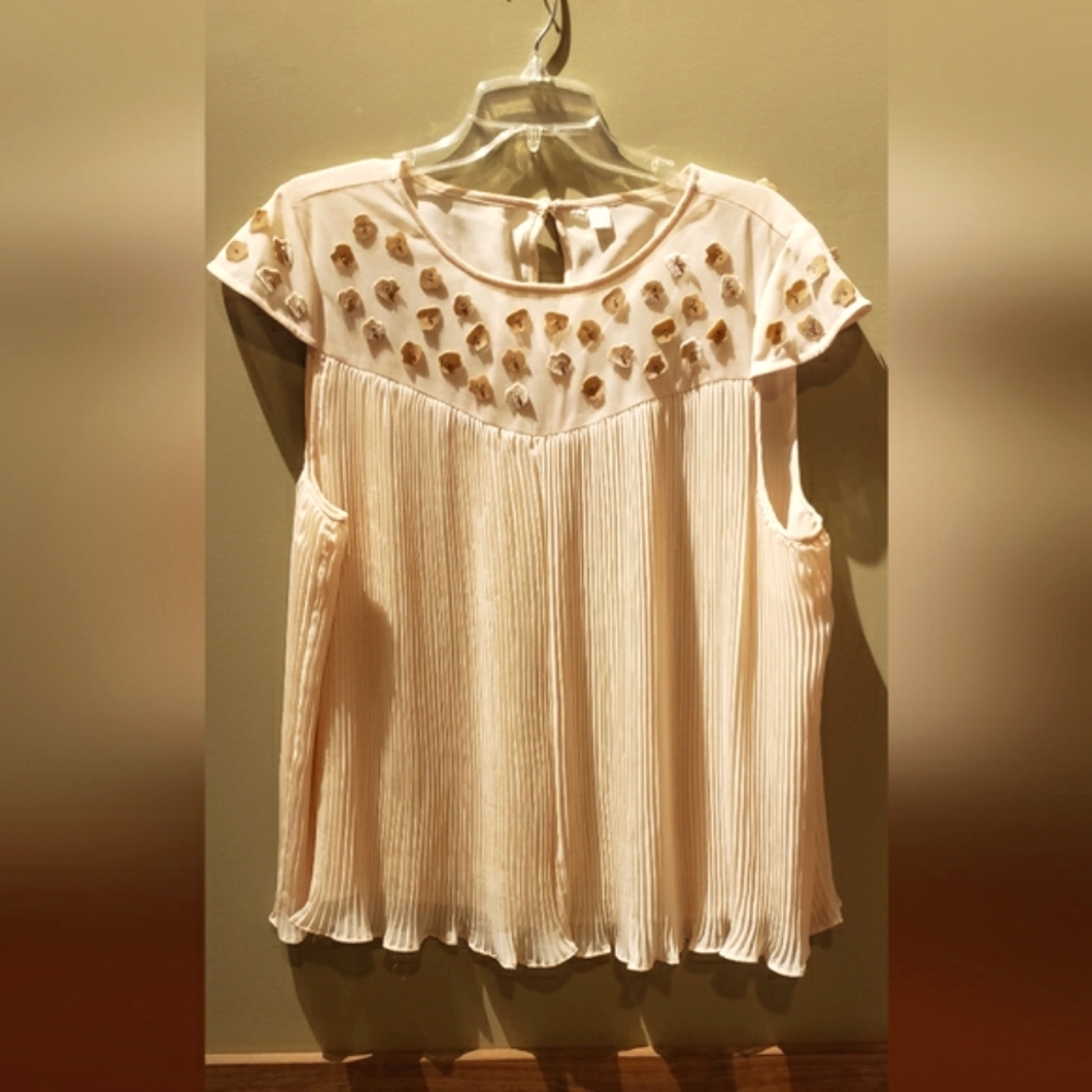 Classy embellished sleeveless summer XL top. Shades of beige and tan. Beautiful.